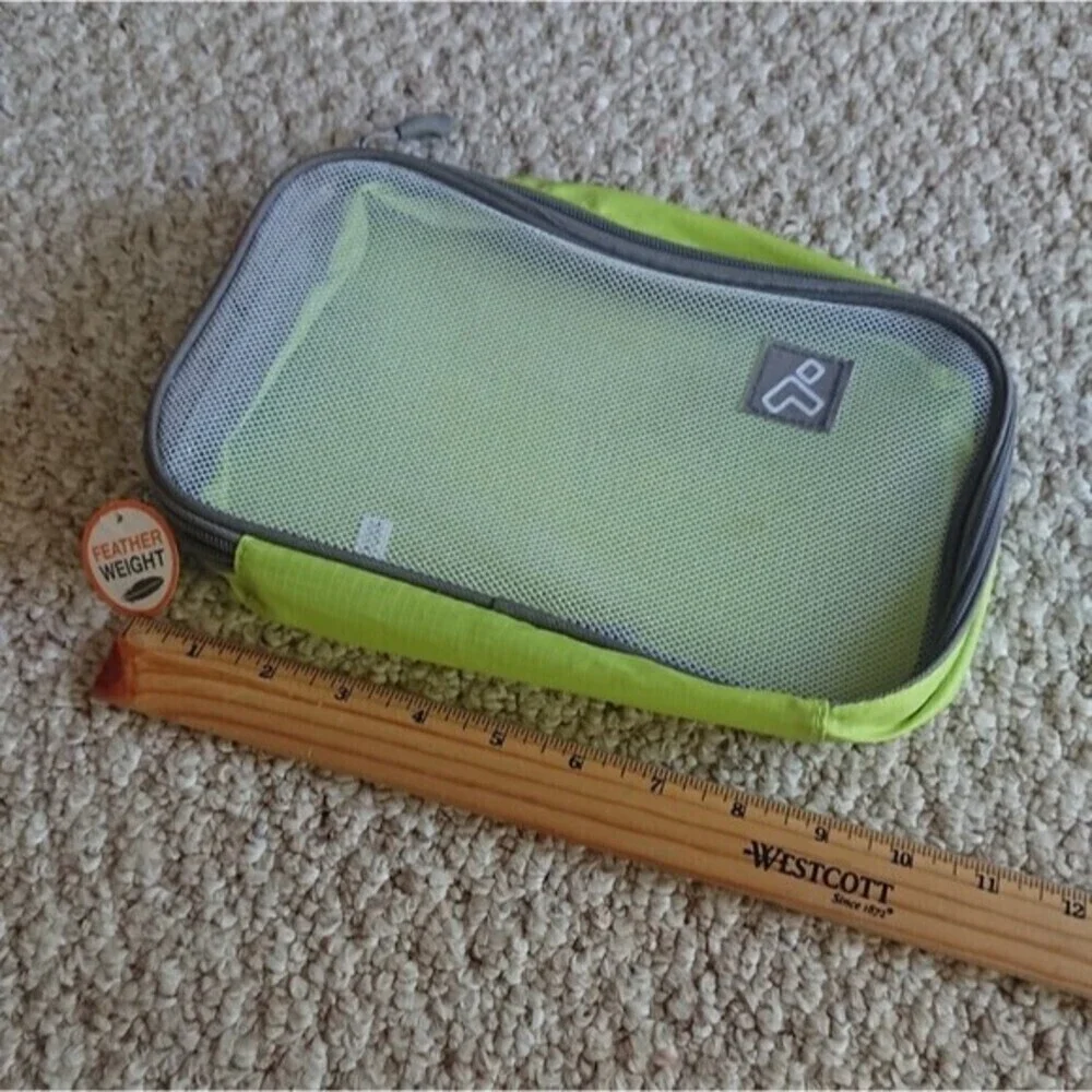 Travelon & Miamica feather light organizer